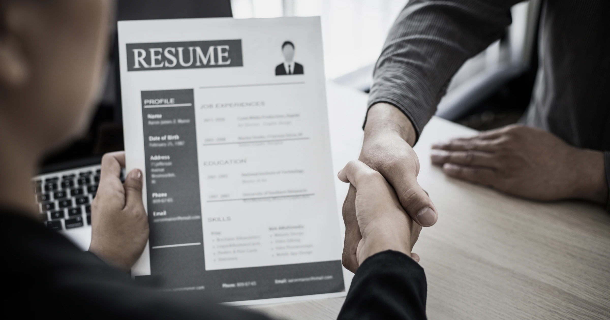 How an Applicant Tracking System Improves Hiring (2).png