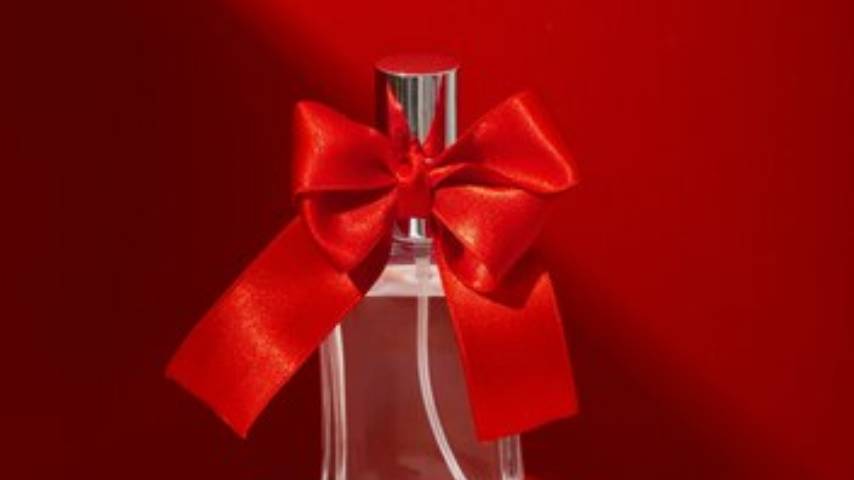 Eco-Friendly Perfume Gift Hampers to Impress