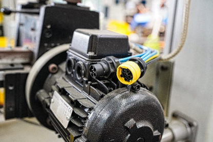 Size 15 circular connectors: An efficient interface for decentralised drive systems