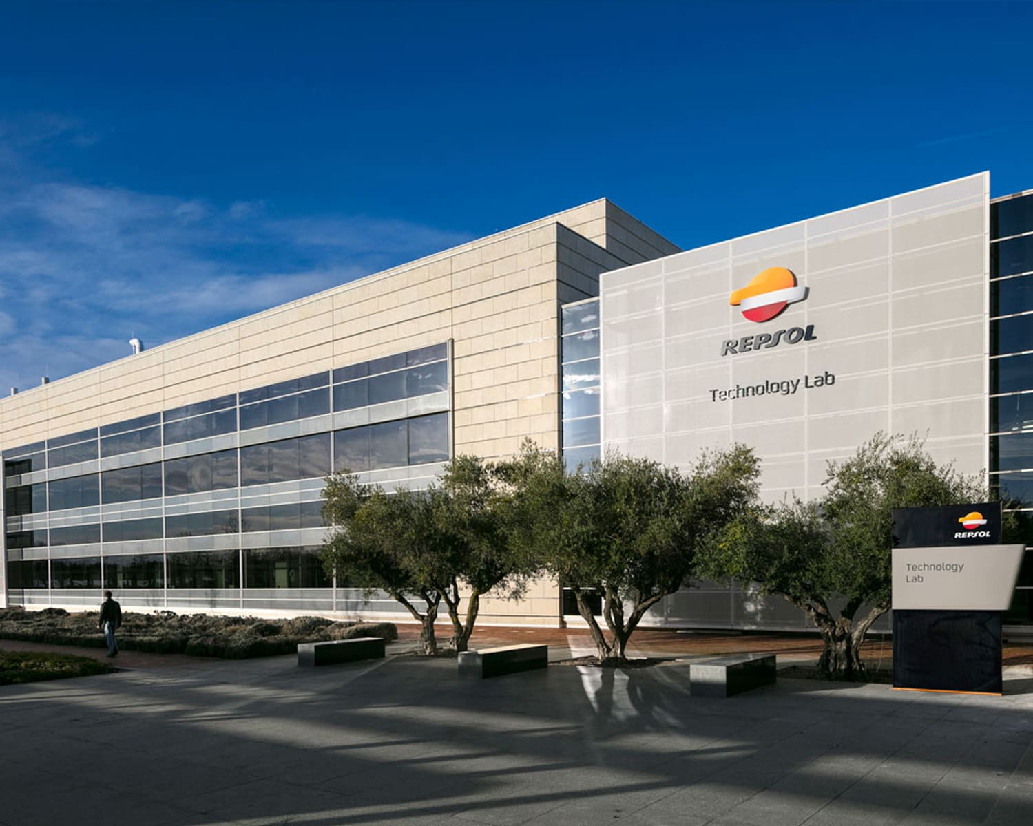 Repsol pioneers industrial-scale production of 100% renewable gasoline