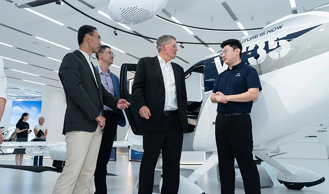 US Senator Steve Daines and CPIFA Vice President Geng Shuang Visit EHang and Take a Flight on the EH216-S