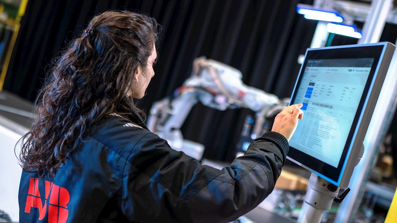 ABB and LandingAI unleash the power of generative AI for Robotic vision