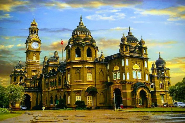 Pune to Kolhapur Cab