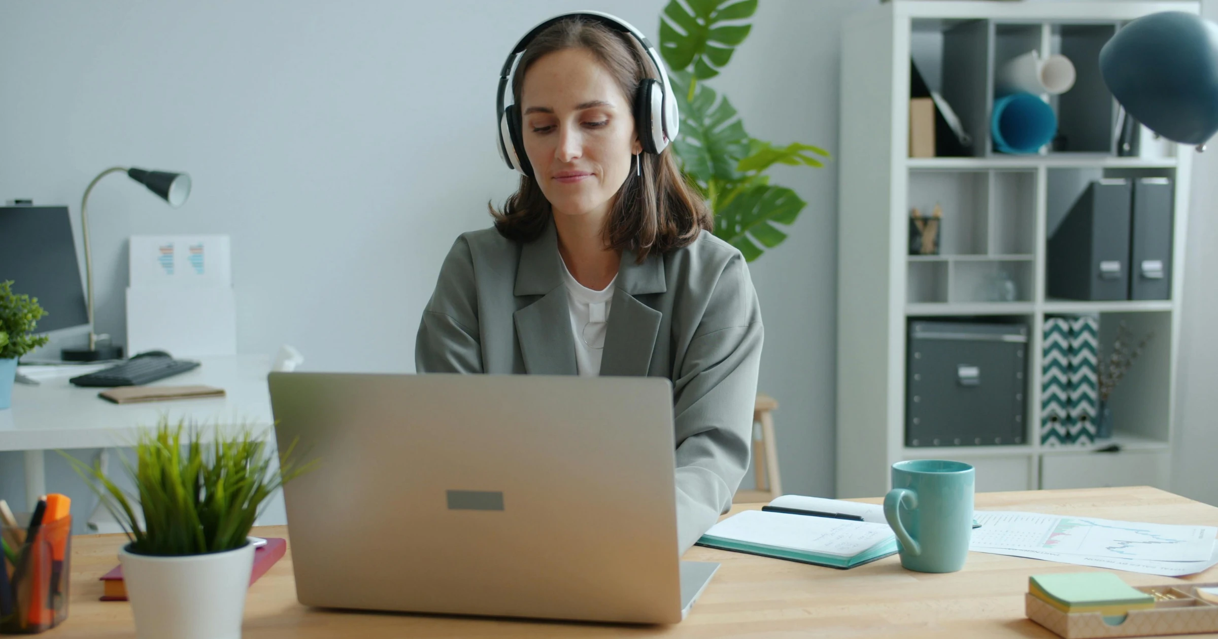 Video based employee training WowTo